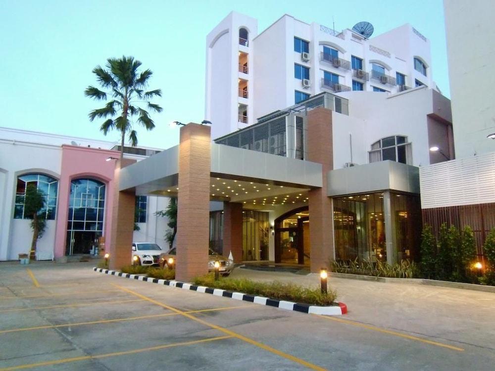 Mayflower Grande Hotel Phitsanulok Ngoại thất bức ảnh