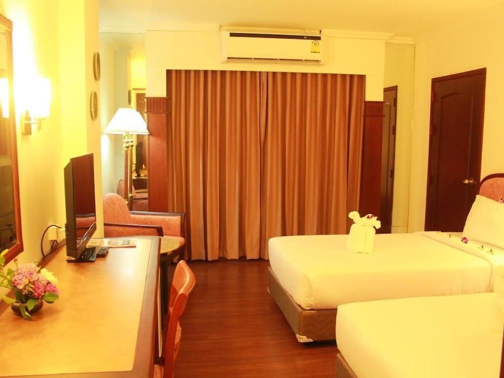 Mayflower Grande Hotel Phitsanulok Ngoại thất bức ảnh