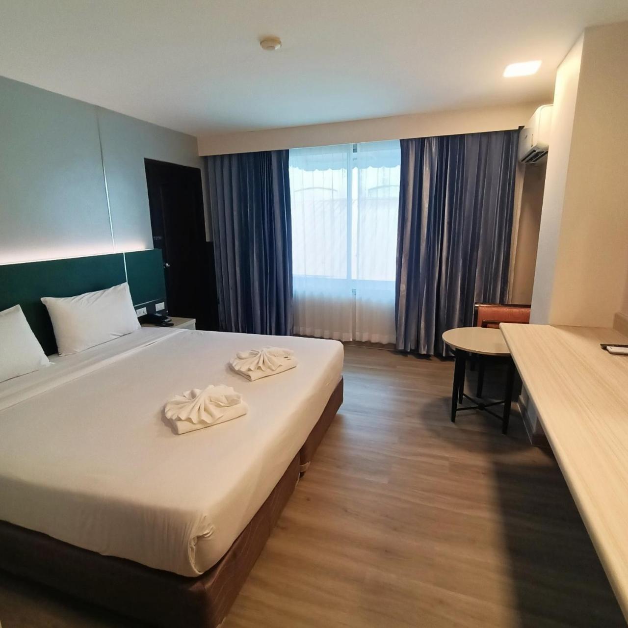 Mayflower Grande Hotel Phitsanulok Ngoại thất bức ảnh