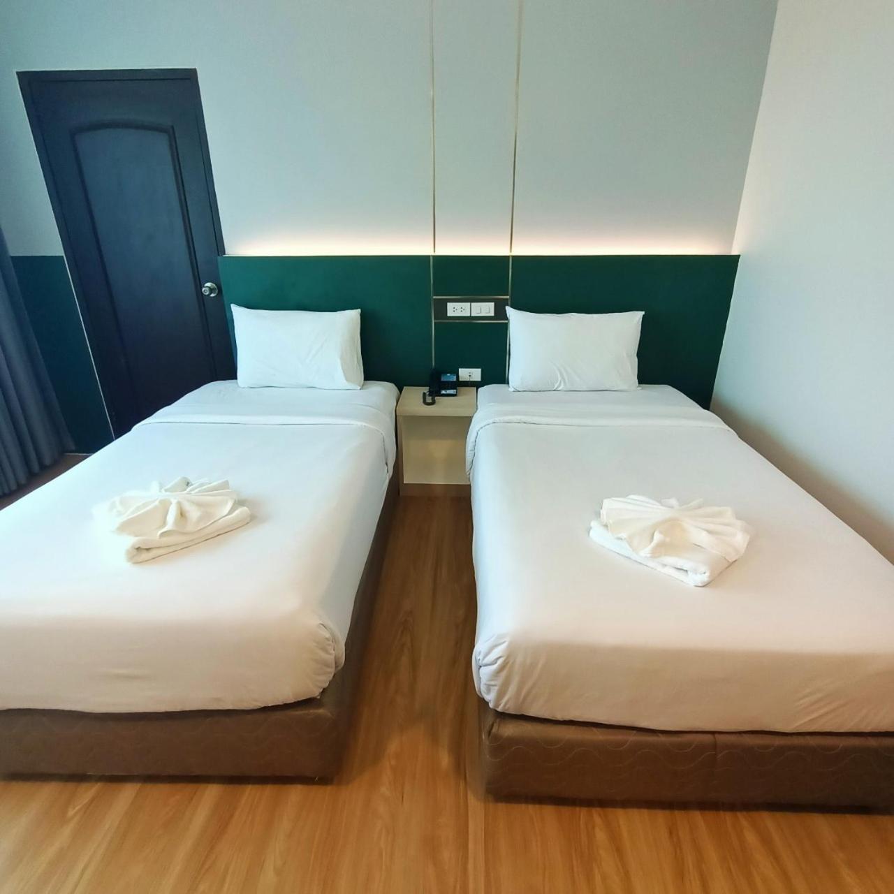 Mayflower Grande Hotel Phitsanulok Ngoại thất bức ảnh