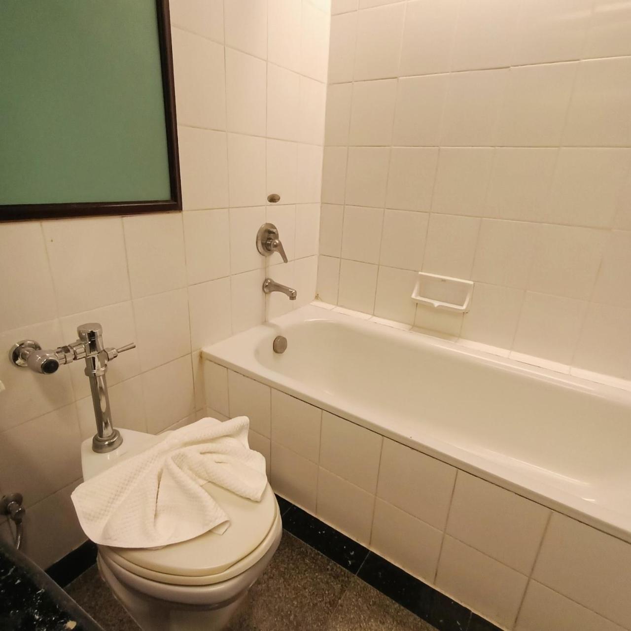 Mayflower Grande Hotel Phitsanulok Ngoại thất bức ảnh