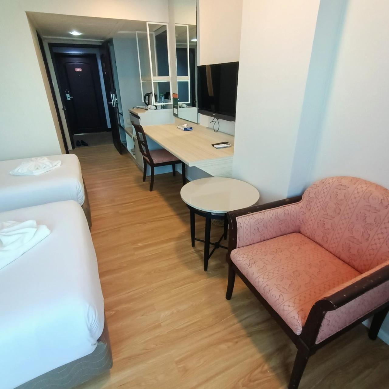 Mayflower Grande Hotel Phitsanulok Ngoại thất bức ảnh
