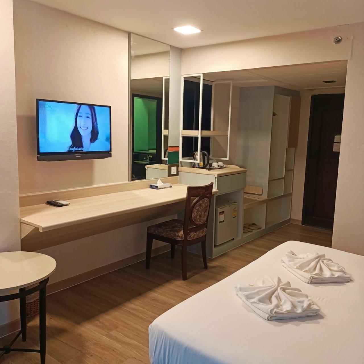 Mayflower Grande Hotel Phitsanulok Ngoại thất bức ảnh