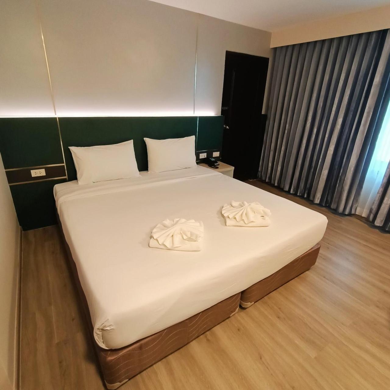 Mayflower Grande Hotel Phitsanulok Ngoại thất bức ảnh