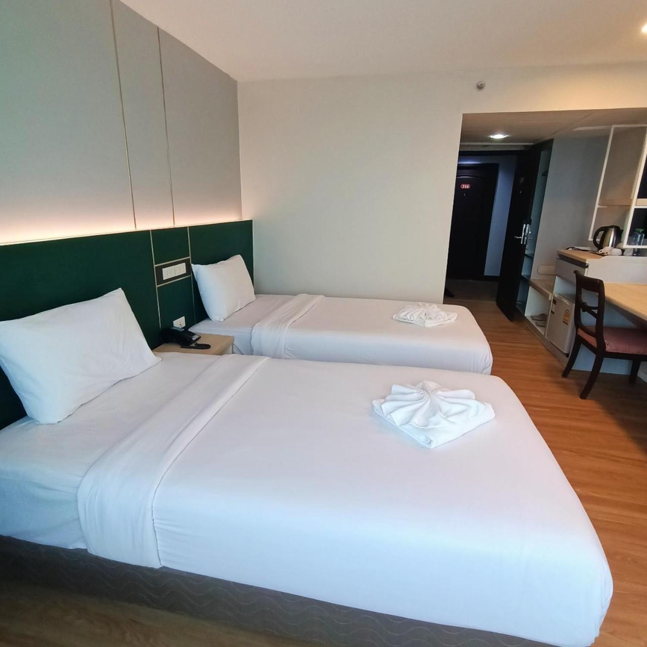 Mayflower Grande Hotel Phitsanulok Ngoại thất bức ảnh