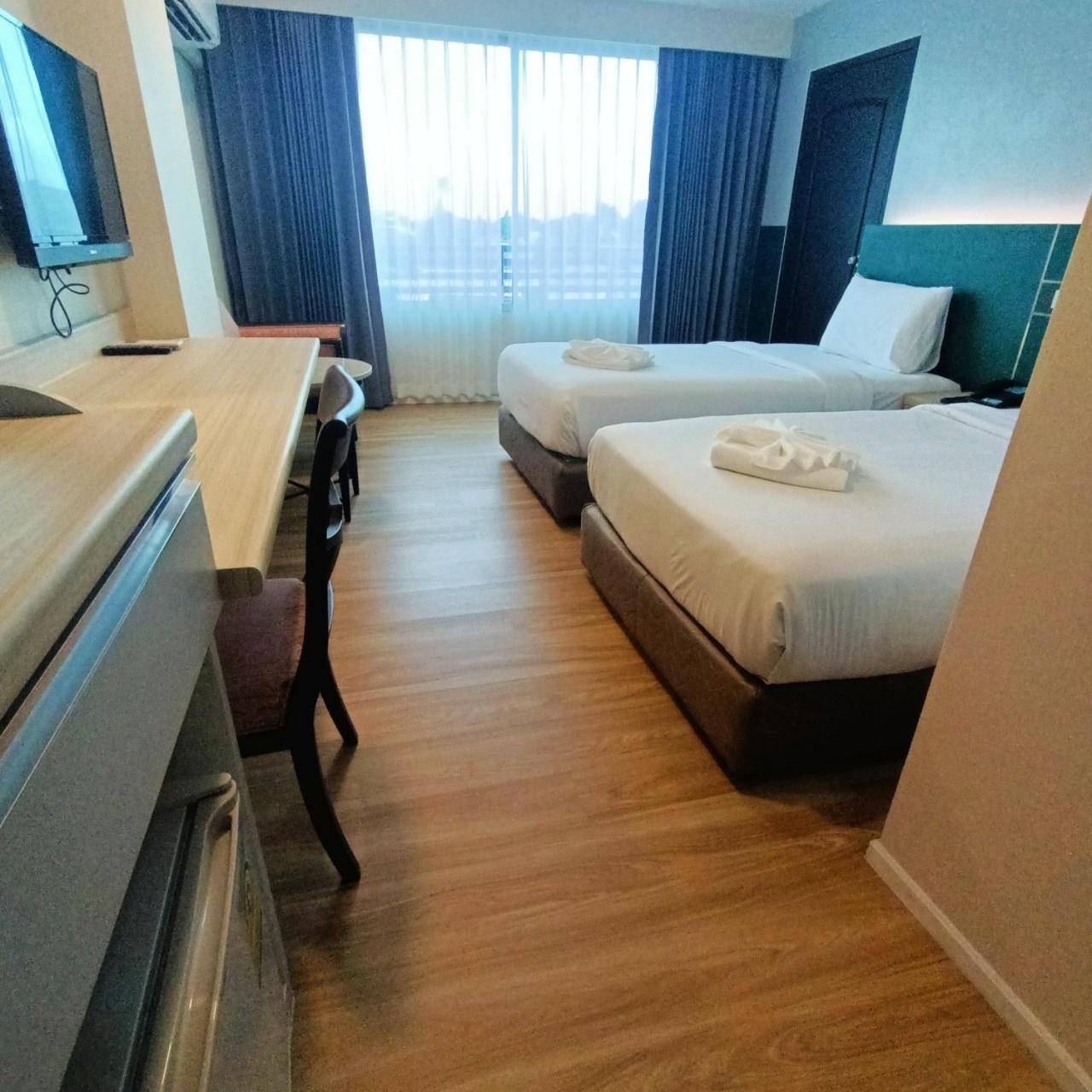 Mayflower Grande Hotel Phitsanulok Ngoại thất bức ảnh