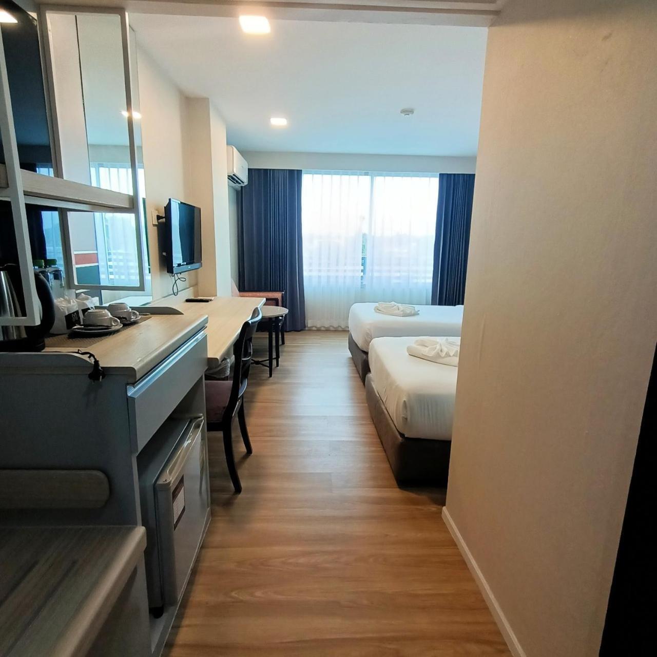 Mayflower Grande Hotel Phitsanulok Ngoại thất bức ảnh