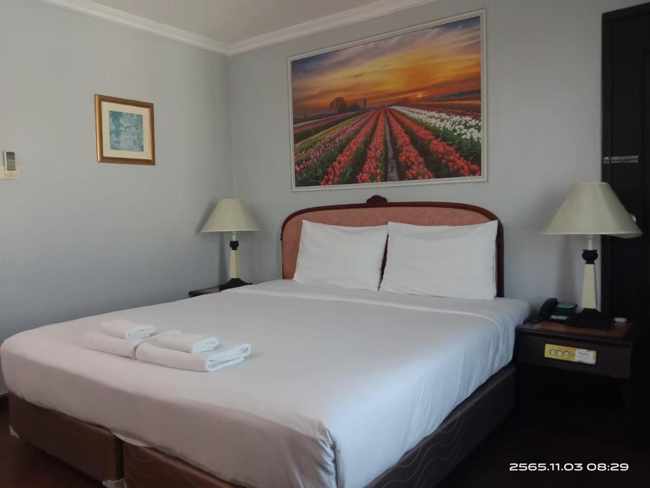 Mayflower Grande Hotel Phitsanulok Ngoại thất bức ảnh