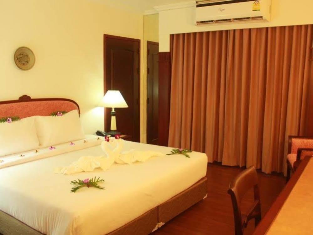 Mayflower Grande Hotel Phitsanulok Ngoại thất bức ảnh