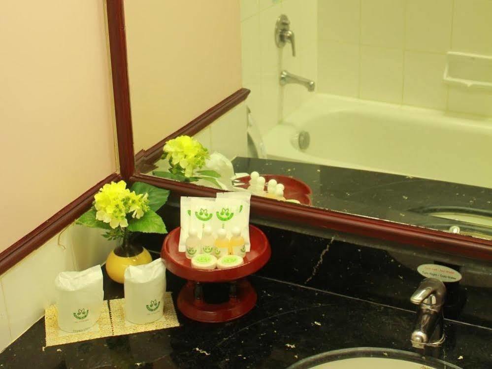 Mayflower Grande Hotel Phitsanulok Ngoại thất bức ảnh