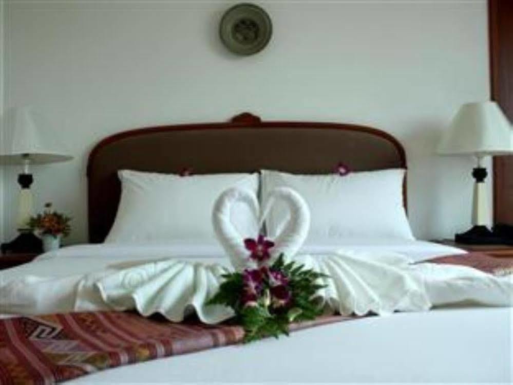 Mayflower Grande Hotel Phitsanulok Ngoại thất bức ảnh